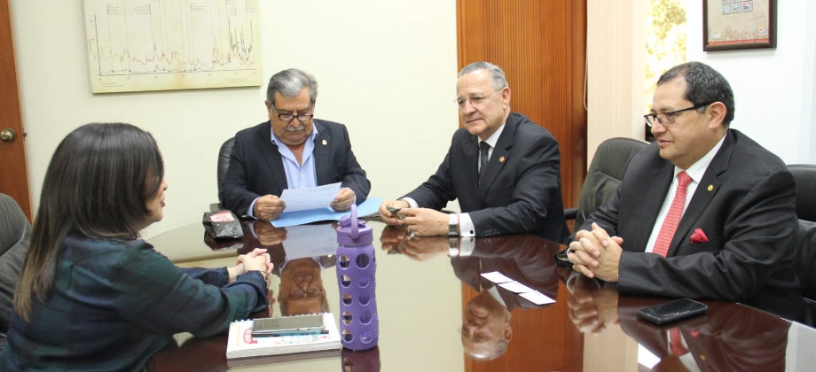 Embajador de Colombia en Guatemala, Juan Hurtado Cano, visitó a la Asociación Nacional de Cafeteros de Guatemala - Anacafe
