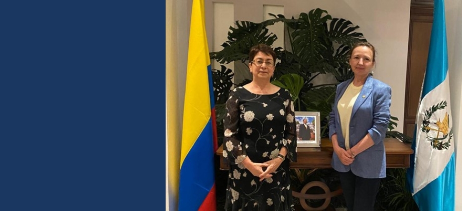 Imagen de la Embajadora de Colombia y la Ministra de Ambiente y Recursos Naturales de Guatemala 