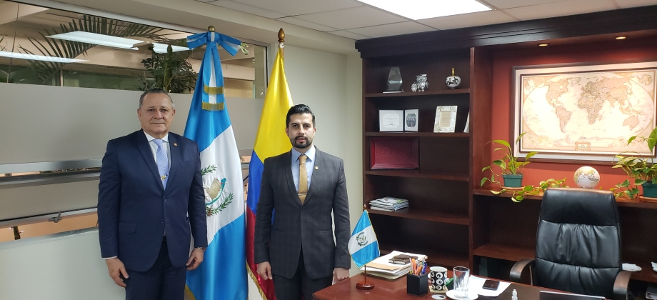 Embajador de Colombia presentó copias de cartas credenciales ante el Viceministro de Relaciones Exteriores de Guatemala
