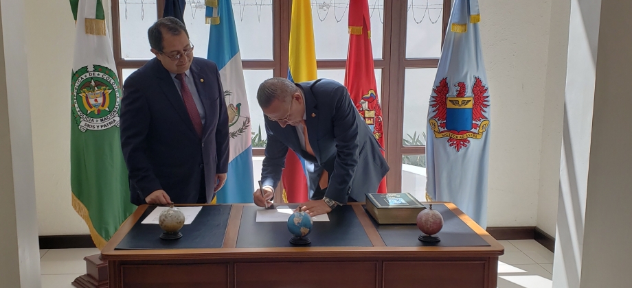 Juan Hurtado Cano se posesionó como Embajador de Colombia ante el Gobierno de Guatemala