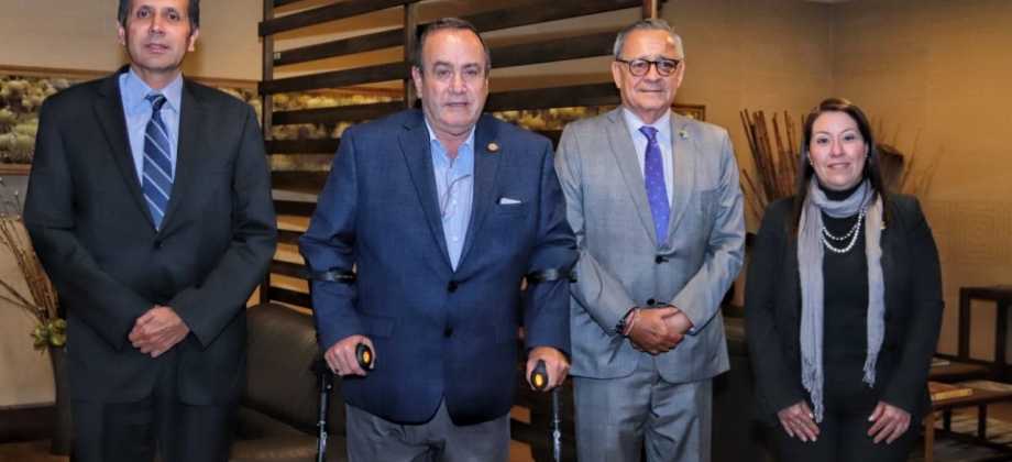El Director de América de la Cancillería, Embajador Francisco Echeverri Lara, recibió en Bogotá al Presidente Electo de Guatemala, Alejandro Giammattei Falla