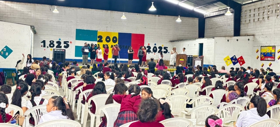 Embajada de Colombia promueve el arte y la cultura en Centro Educativo de la Ciudad de Guatemala