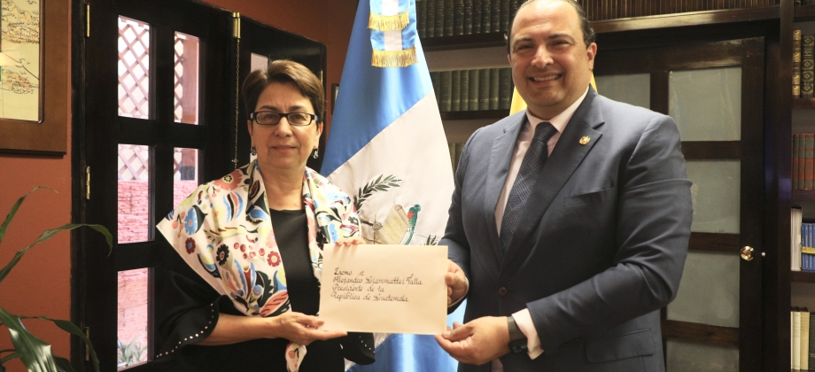 Embajadora Victoria González Ariza presentó Copia de Cartas Credenciales ante el Ministro de Relaciones Exteriores de Guatemala