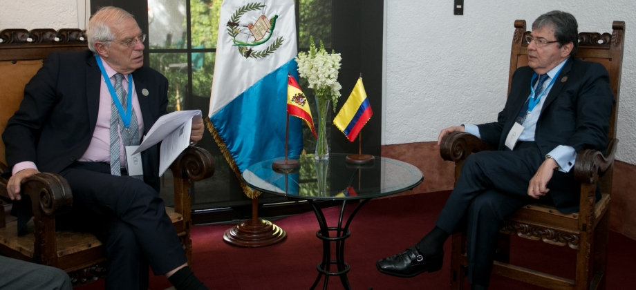 Cancilleres de Colombia y España dialogaron sobre crisis migratoria venezolana y otros temas de interés común en el marco de la Cumbre Iberoamericana en Guatemala