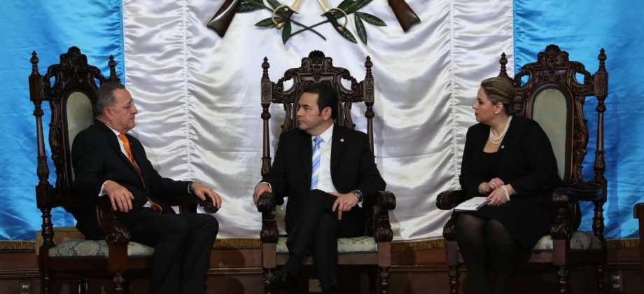 El Embajador Juan Hurtado Cano presentó cartas credenciales ante el Presidente de la República de Guatemala