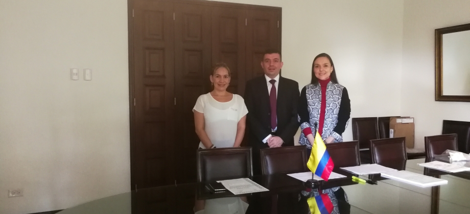 Las mesas de votación para la Consulta Popular Anticorrupción abrieron con normalidad en la Embajada de Colombia en Guatemala