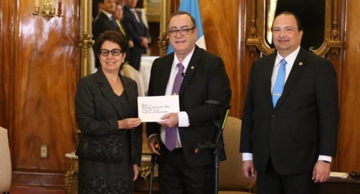 Embajadora de Colombia Victoria González Ariza presentó cartas credenciales ante el Presidente de Guatemala