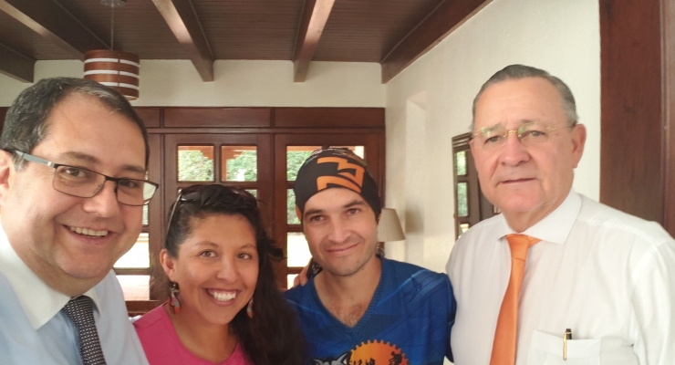 Los integrantes del proyecto Bicihistorias que atravesaron Guatemala visitaron la Embajada de Colombia