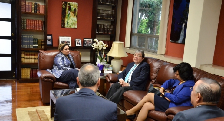Durante su visita a Ciudad de Guatemala, el Canciller Carlos Holmes Trujillo se reunió con su homóloga Sandra Jovel, para impulsar temas claves de la agenda bilateral